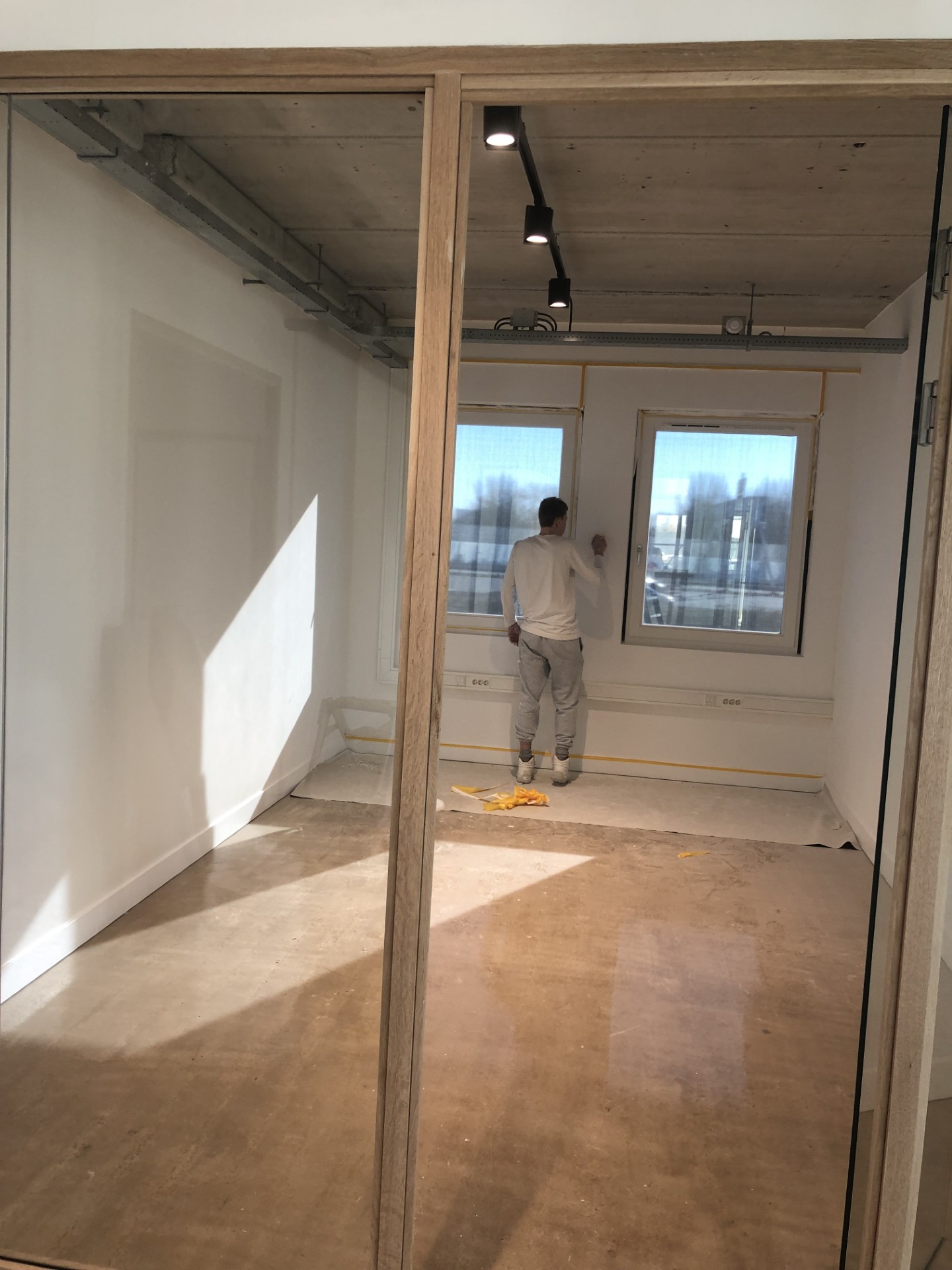 Stucadoor aan het werk